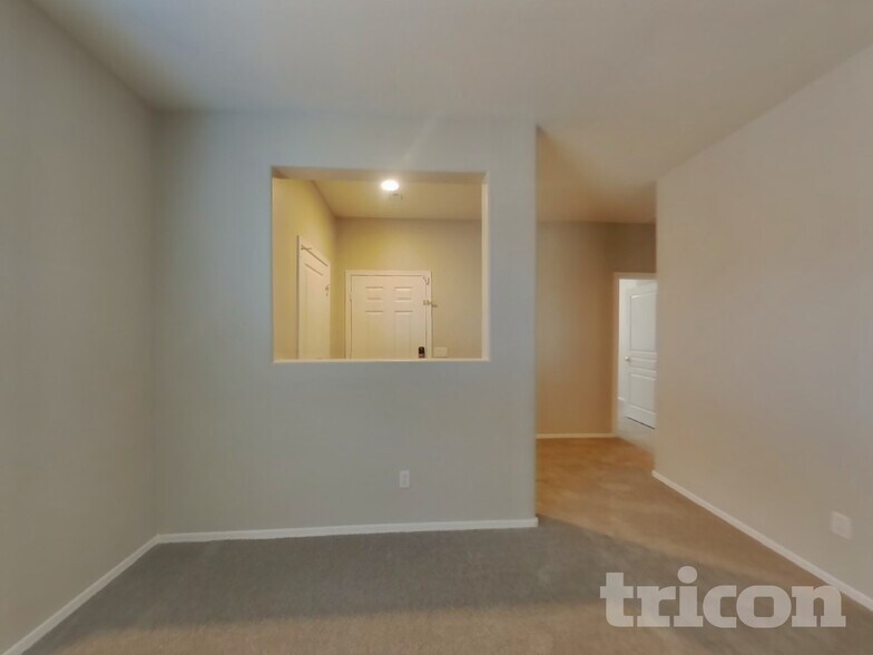 Building Photo - 6410 S 72nd Ln