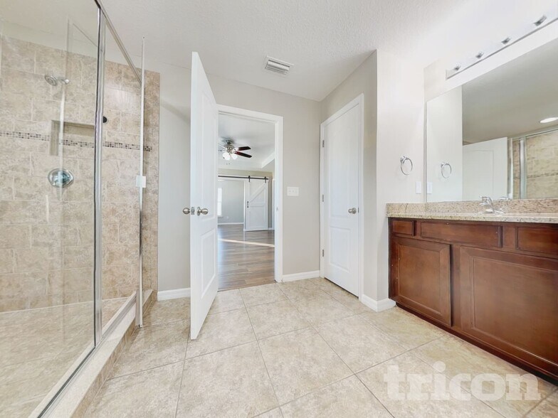 Building Photo - 5363 Suncatcher Dr