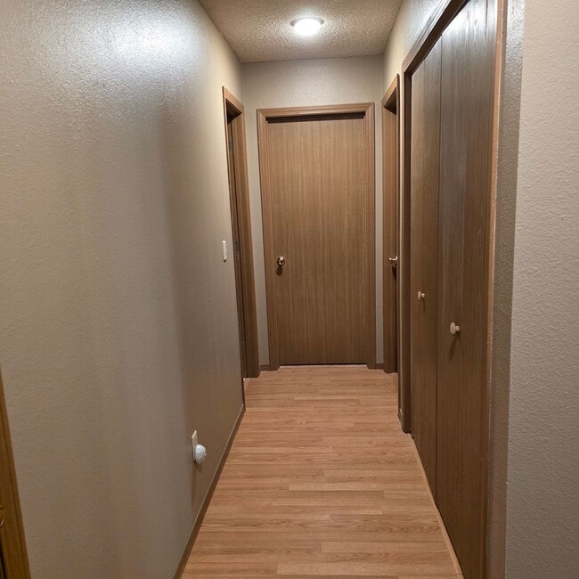 Building Photo - Great 3 bed 2 bath with a 2 car garage