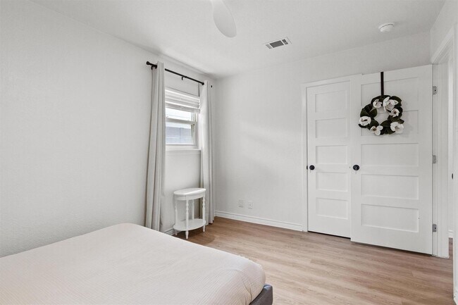 Building Photo - 802 Leisure Run Cove