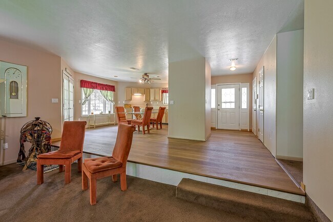 Building Photo - 8 Vick Rd