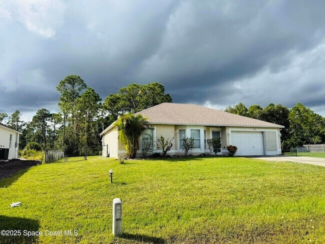 Building Photo - 3232 Wallace Ave