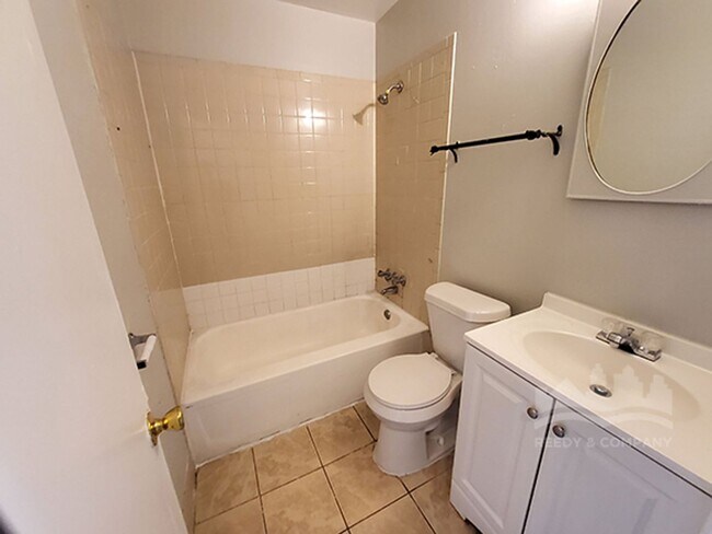 Building Photo - 3992 Ashview Cove