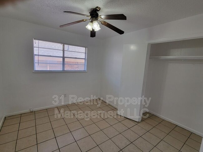 Building Photo - 1528 W Elm St