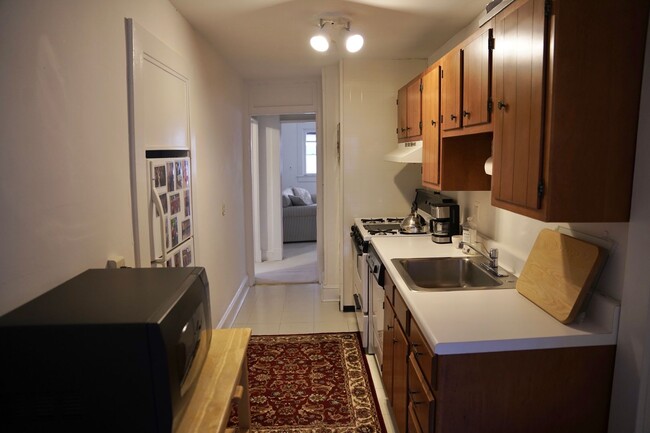 Building Photo - Stunning 2 BR In-Law Suite & 1 BA in Sever...