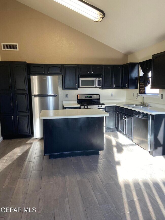 Building Photo - 394 Brill Cir