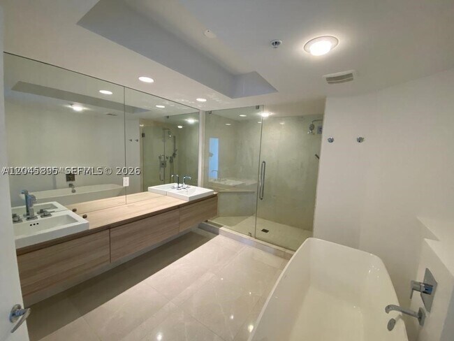Building Photo - 17301 Biscayne Blvd