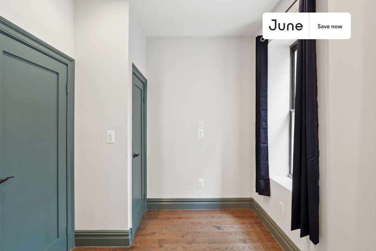 Building Photo - 826 9th Ave