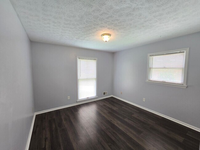 Building Photo - Brick Ranch in the heart of Jeffersontown! Featuring hardwood styled floors, 3 Bedrooms, 1.5 Bath...