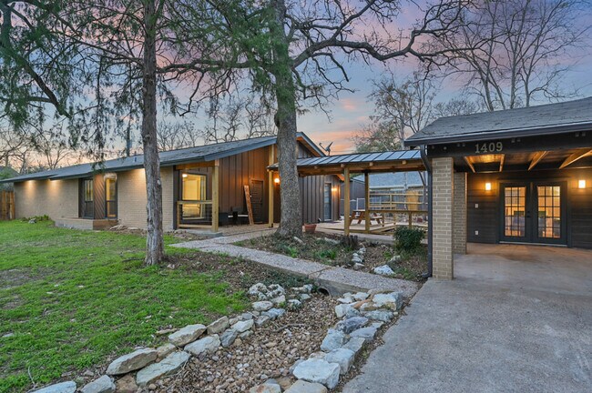 Building Photo - 1409 Clement Ct