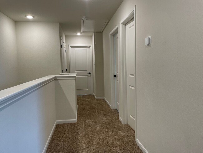 Building Photo - Gated 3-Bed Townhome Near SeaWorld & Lackland AFB — Pets Welcome!