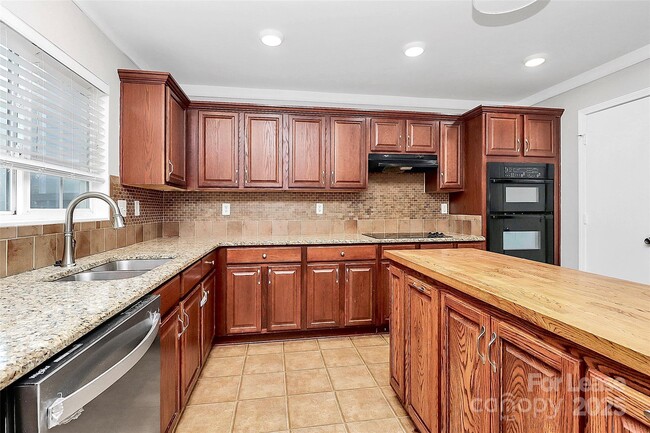 Building Photo - 15611 Normans Landing Dr