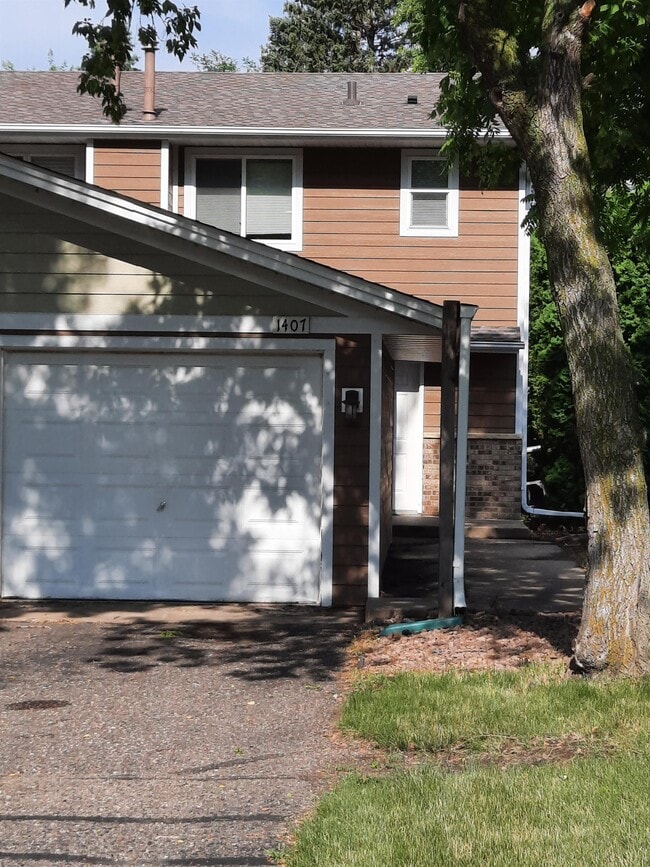 Primary Photo - 1402 2nd Ave S