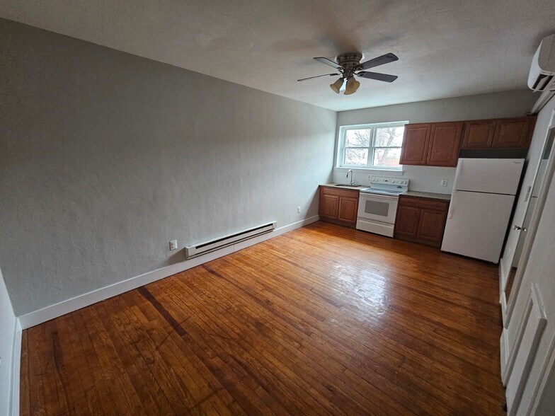 Building Photo - 5039 N 5th St