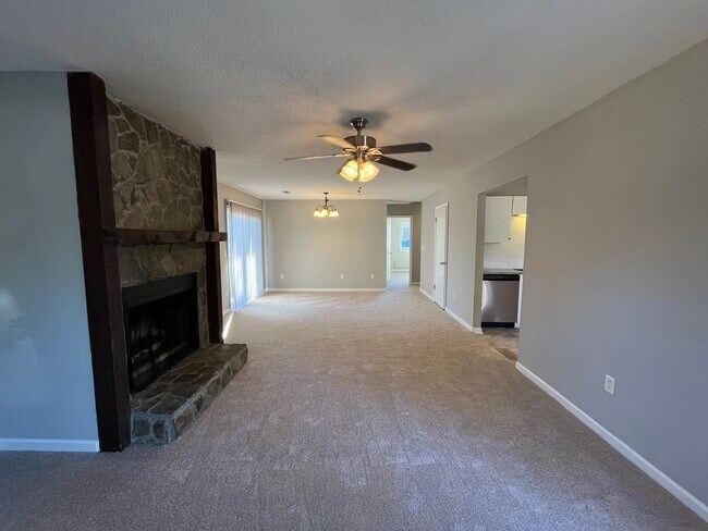 Building Photo - Charming Renovated 4 Bedroom Home