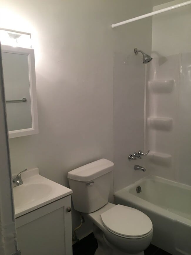 Building Photo - 2812 Larwill Ct