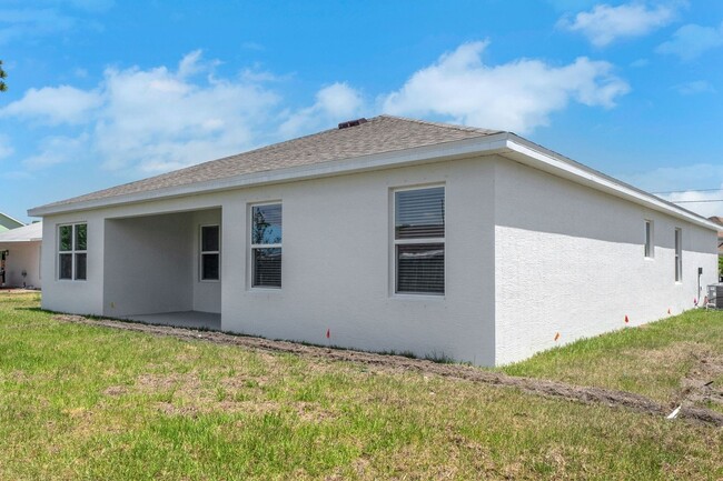Building Photo - Spacious 4BR House in Port Saint Lucie