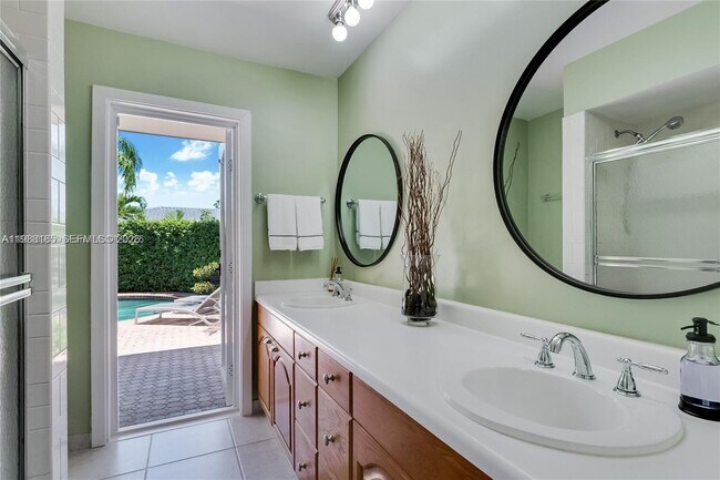 Building Photo - 2011 NE 211th St