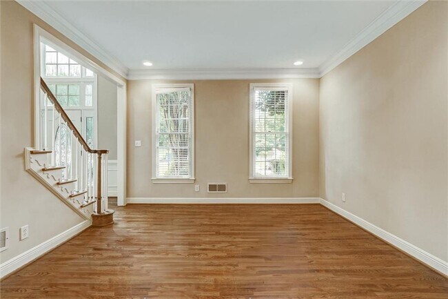 Building Photo - 510 Jacaranda Ct