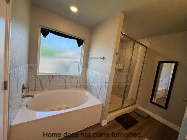 Building Photo - 907 Holliday Dr