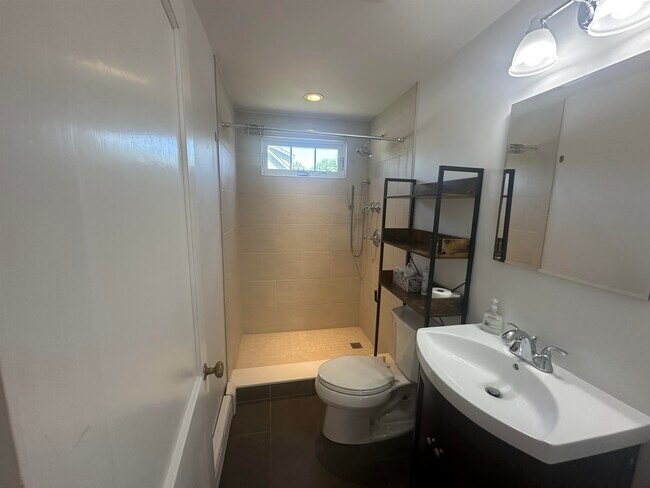 Building Photo - 411 Cutts Ave