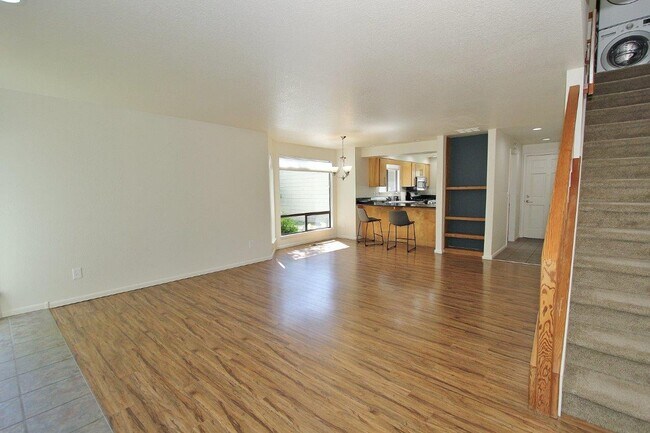 Building Photo - Premier End-Unit Condo in River Run