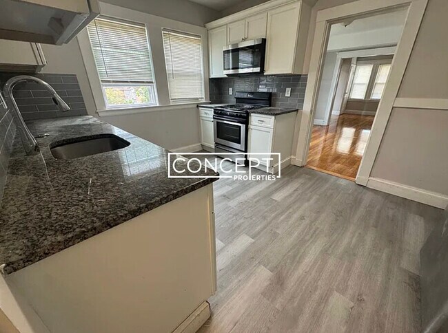 Building Photo - 28 School St