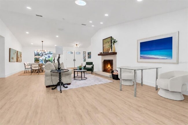 Building Photo - 630 Pinta Dr
