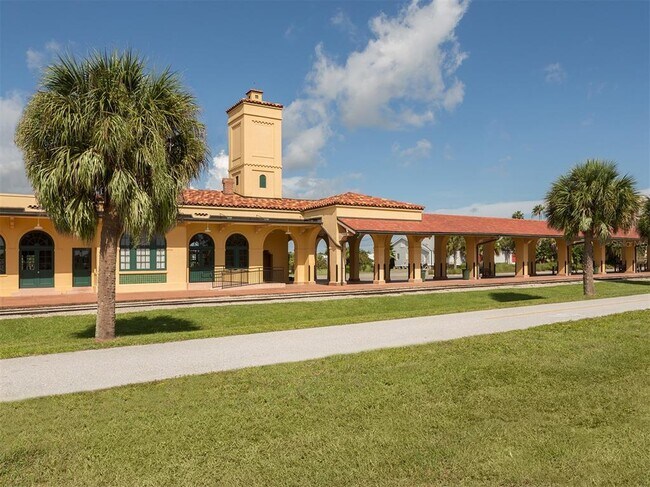 Building Photo - 1229 Lucaya Ave