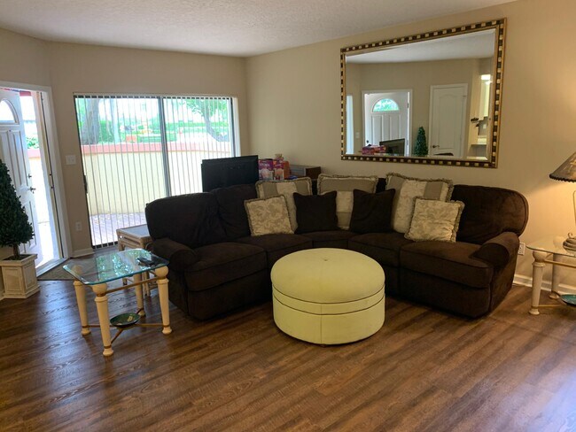 Building Photo - 49 Uno Lago Dr