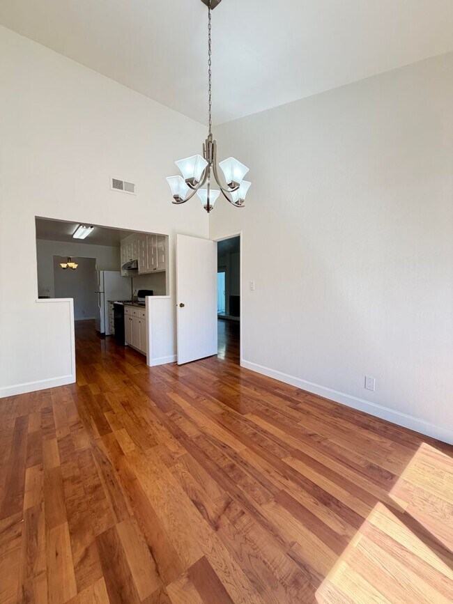 Building Photo - 3555 Magnolia Dr
