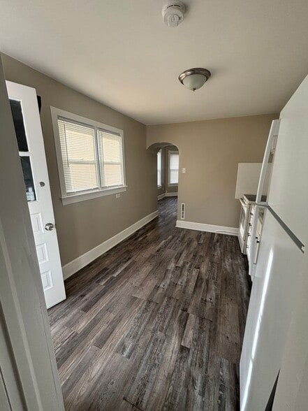 Building Photo - 207 W Main St