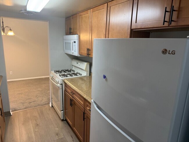 Building Photo - Bright & Spacious Condo in Sought-After Glenhardie Community