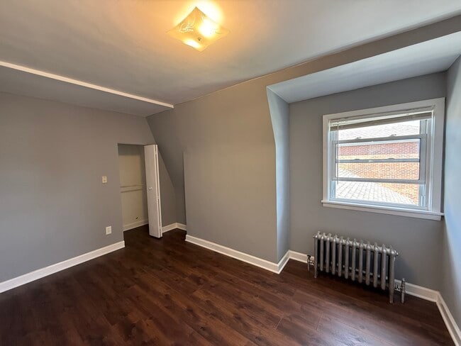 Building Photo - 4328 N Oak Park Ave