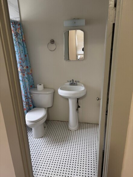 Building Photo - 861 Arlington Ave