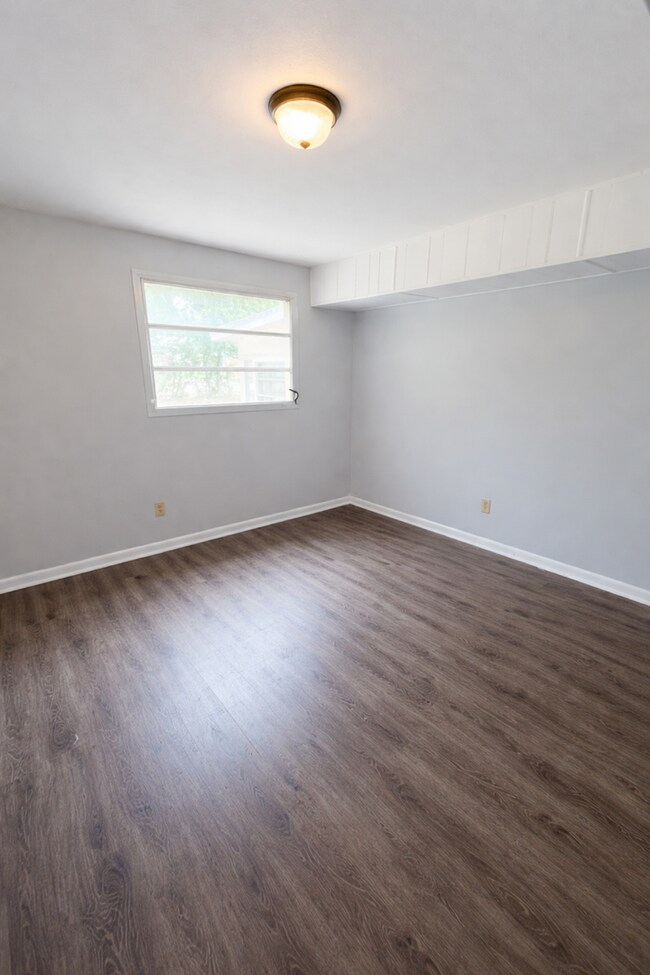 Building Photo - Cobblestone Charm w/This Spacious 3BR/1BA Dade City Home