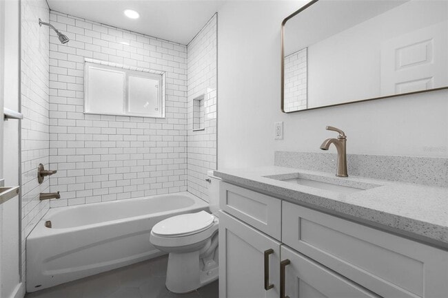 Building Photo - 505 43rd St S