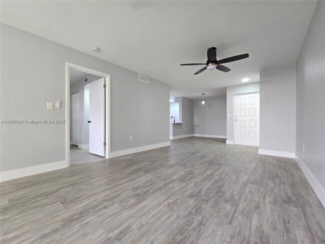 Building Photo - 2831 N Oakland Forest Dr