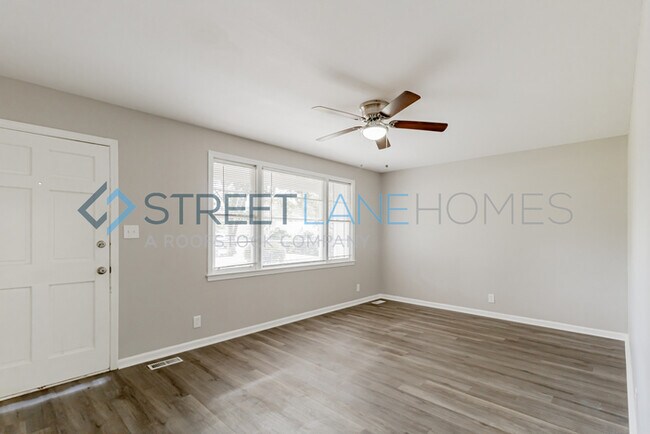 Building Photo - REDUCED!