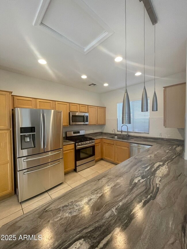 Building Photo - 646 E El Monte Pl