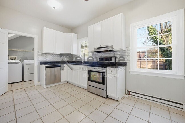 Building Photo - 2206 Parkwood Ave