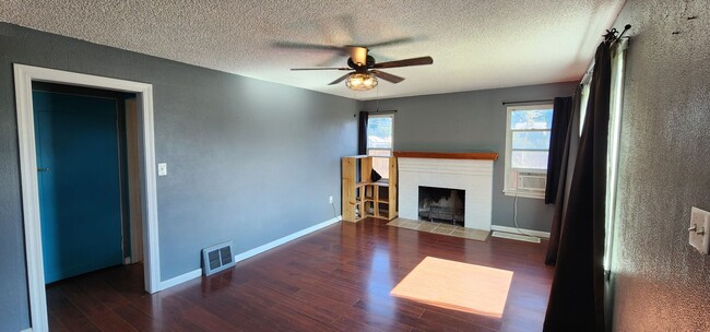 Building Photo - Charming 4 Bed, 2 Bath Home in Spokane! *S...