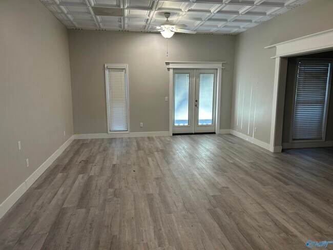 Building Photo - 2012 Fairway Hills Dr