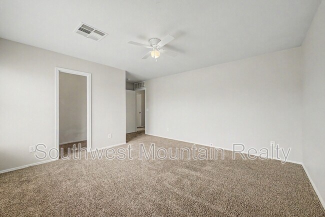 Building Photo - 45556 W Tucker Rd