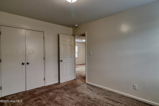 Building Photo - 2322 Indian Dr