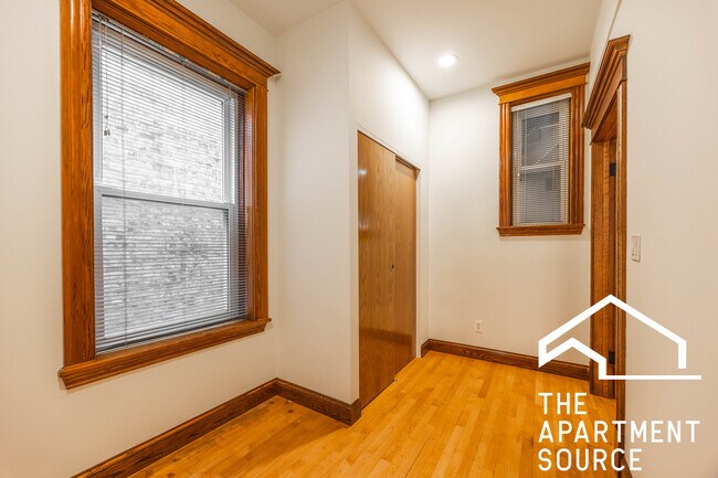 Building Photo - 3249 W Evergreen Ave
