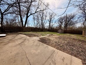 Building Photo - 6002 Farley Ave