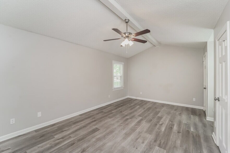Building Photo - 2305 Whispering Spring Dr
