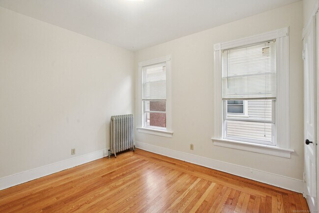 Building Photo - 807 Orange St