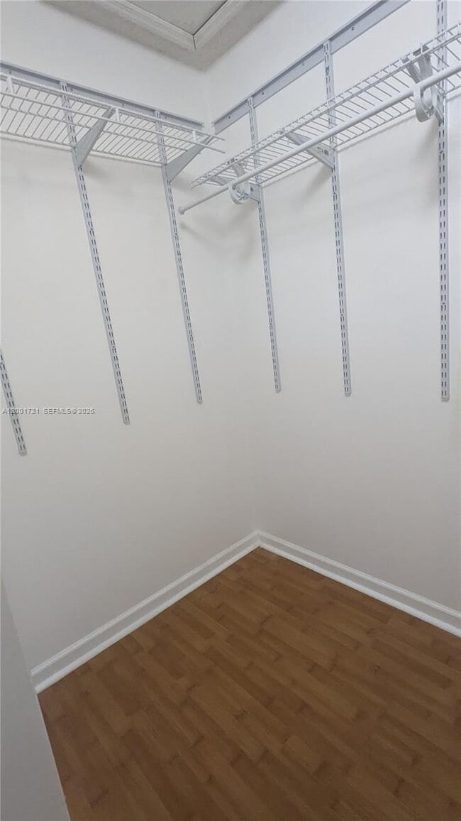 Building Photo - 213 E Forest Oak Cir